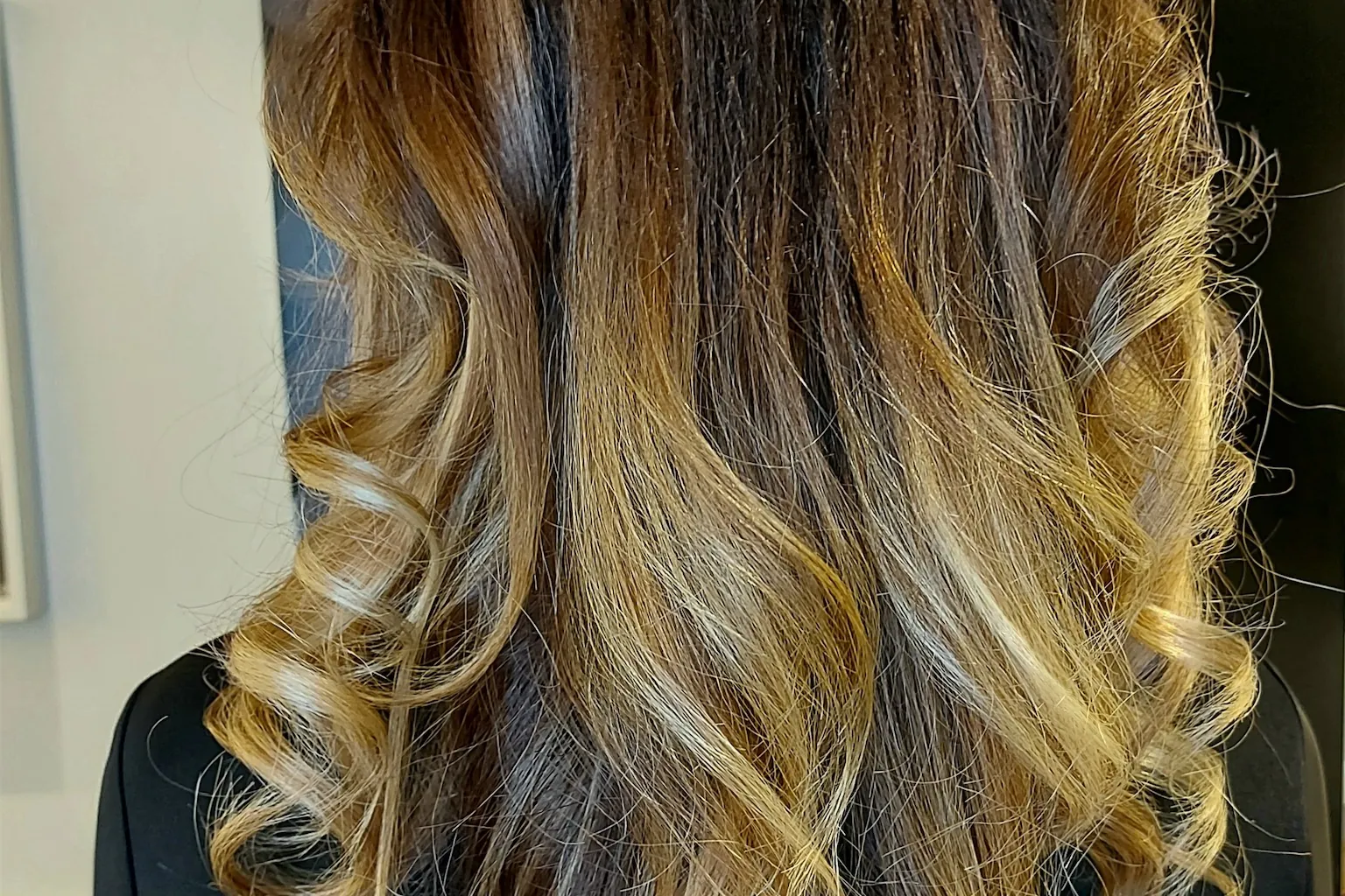 Melena rossa amb balayage daurat acabat de fer