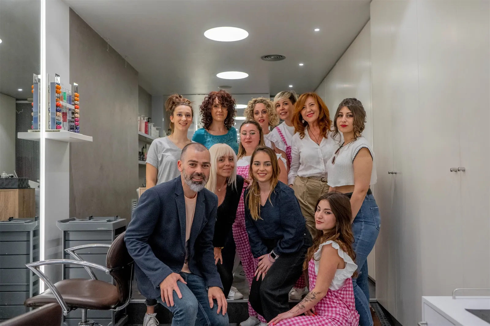 L'equip de David Suquet Perruquers al complet, al saló