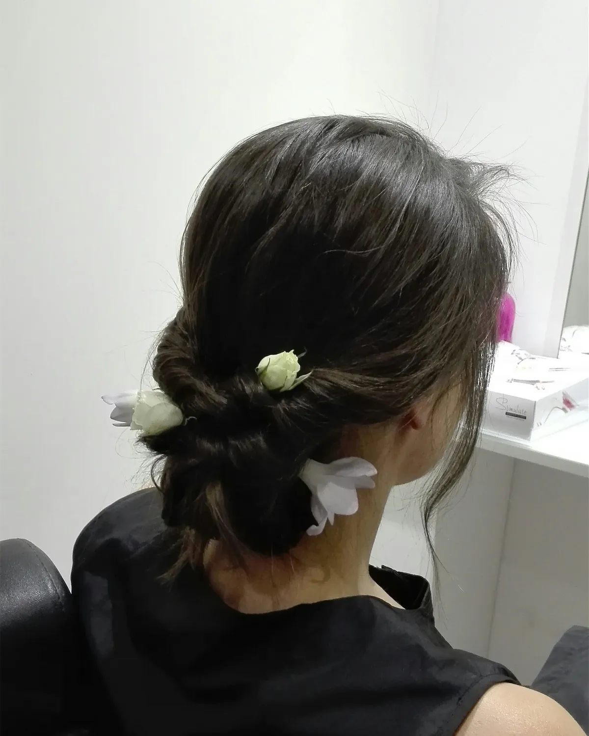 Recollit baix amb flors naturals